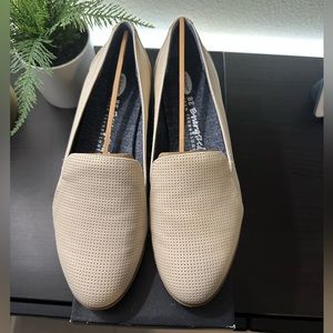 Dr Scholl’s shoes. Never been worn.dawned oyster.